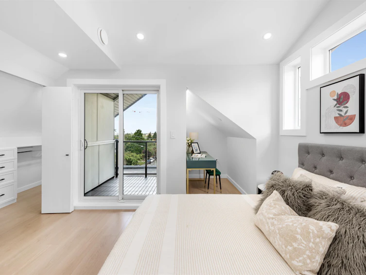 2052 E 22nd Avenue, Vancouver, BC, V5N 2R4 - 24
