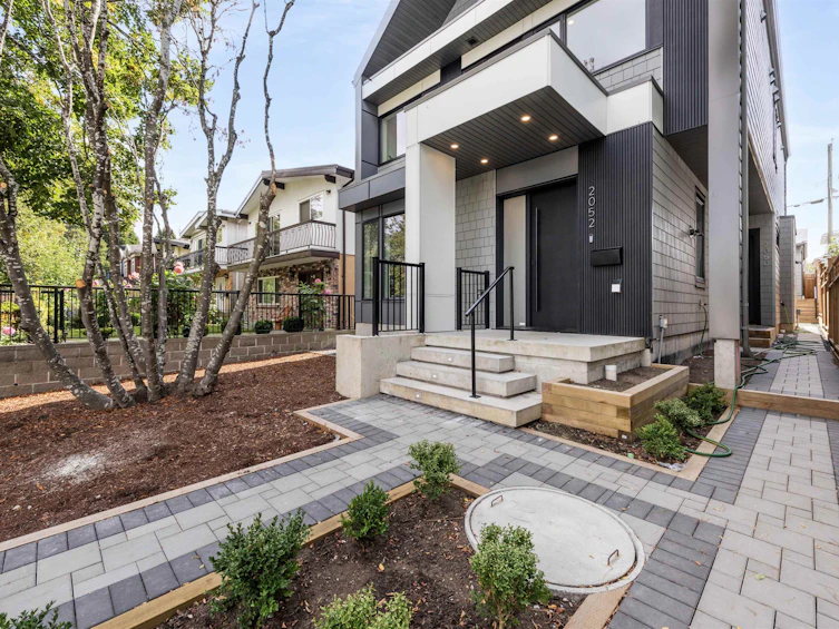 2052 E 22nd Avenue, Vancouver, BC, V5N 2R4 - 30