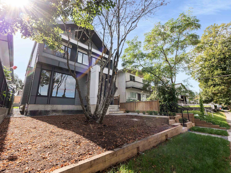 2052 E 22nd Avenue, Vancouver, BC, V5N 2R4 - 33