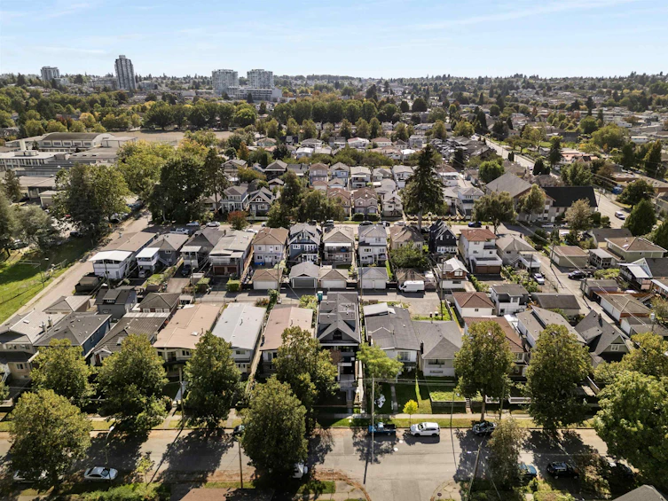 2052 E 22nd Avenue, Vancouver, BC, V5N 2R4 - 37