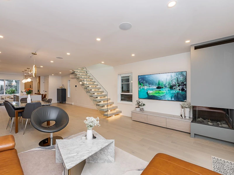 6341 Argyle Avenue, West Vancouver BC V7W 2E5