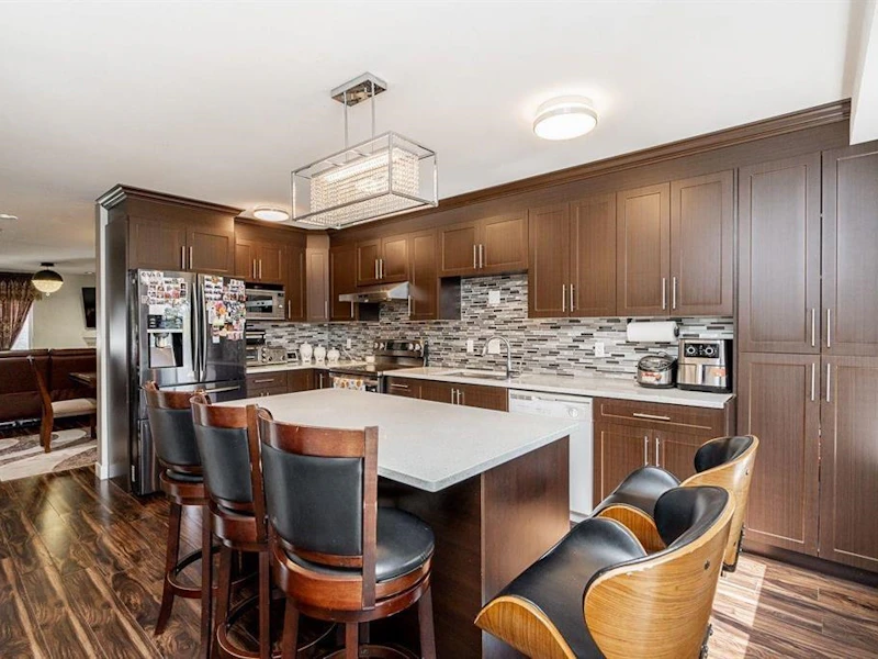 11 - 12070 76th Avenue, Surrey BC V3W 5Z2
