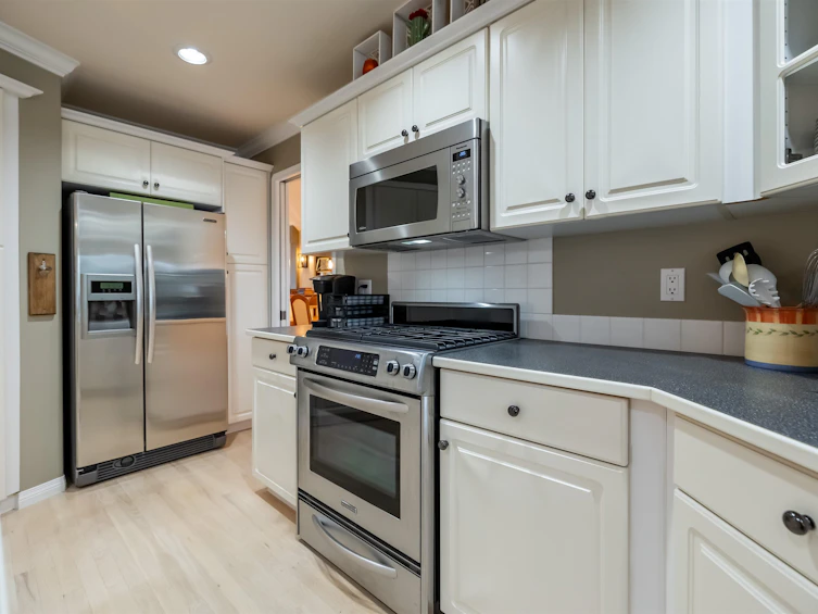 19056 62a Avenue, Surrey, BC, V3S 8C6 - 19