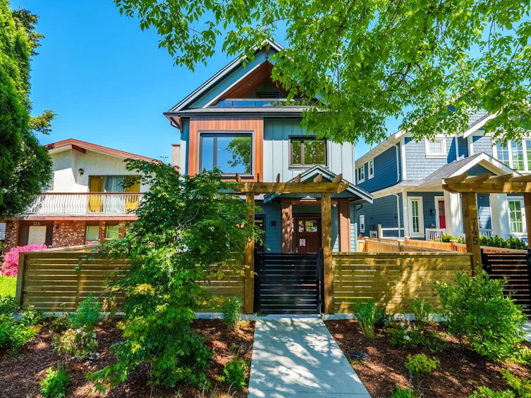 743 E 39th Avenue, Vancouver, BC, V5W 1K5