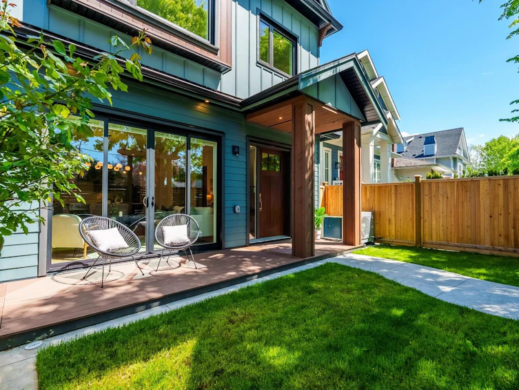 743 E 39th Avenue, Vancouver, BC, V5W 1K5 - 2