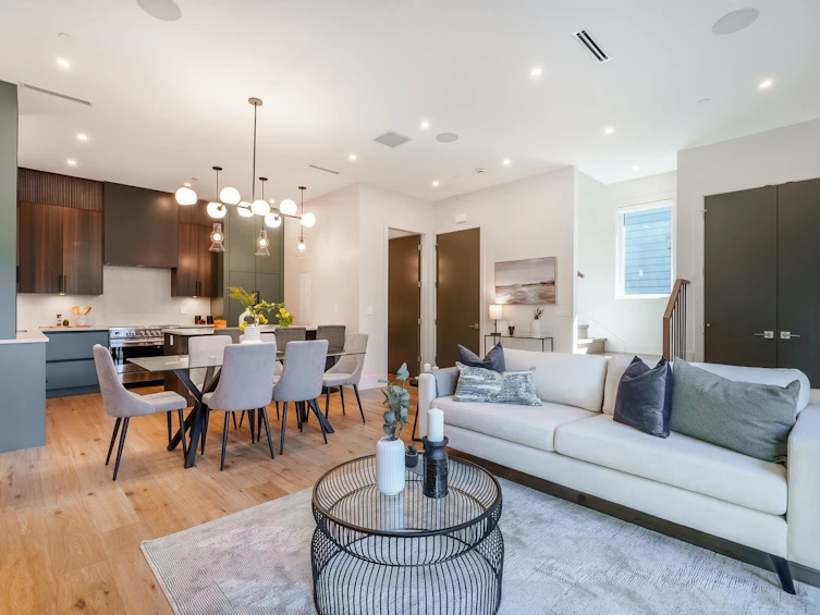 743 E 39th Avenue, Vancouver, BC, V5W 1K5 - 5