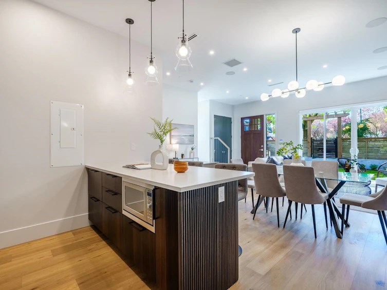 743 E 39th Avenue, Vancouver, BC, V5W 1K5 - 10