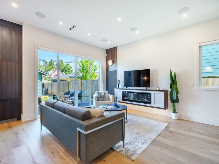 745 E 39th Avenue, Vancouver, BC, V5W 1K5 - 3