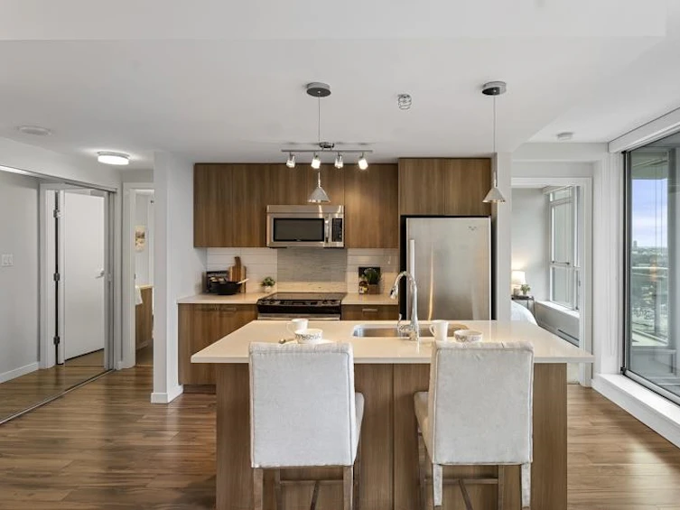 3201-13325 102a Avenue, Surrey, BC, V3T 0J5 - 8