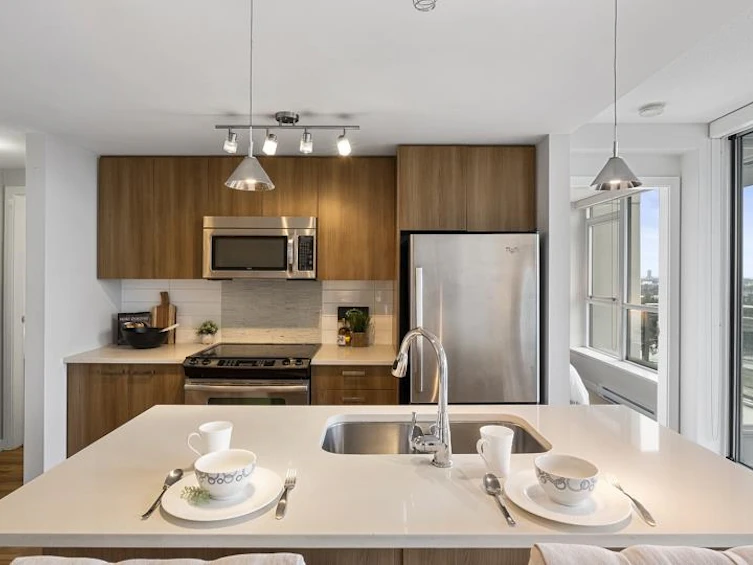 3201-13325 102a Avenue, Surrey, BC, V3T 0J5 - 9