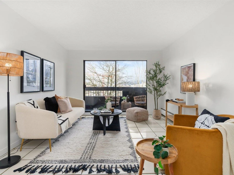 210 - 440 E 5th Avenue, Vancouver BC V5T 1N5
