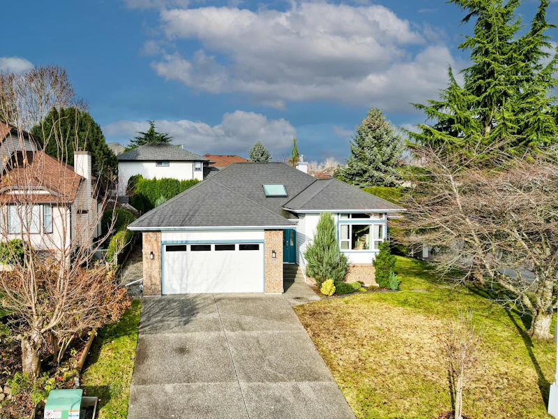 19139 62a Avenue, Surrey BC V3S 8C6
