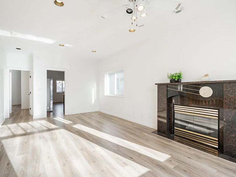 1085 E 62 Avenue, Vancouver, BC, V5X 2H1 - 3