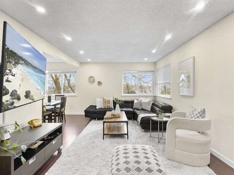 225-2910 E Pender Street, Vancouver, BC, V5K 2C3 - 2