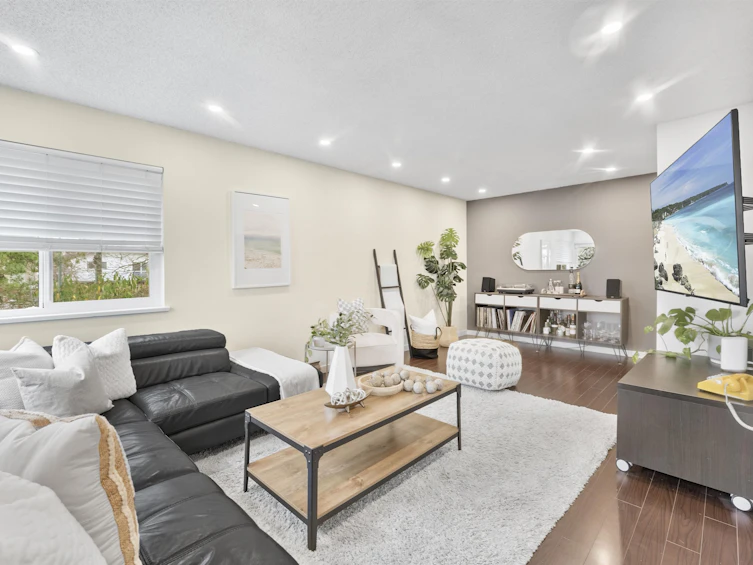 225-2910 E Pender Street, Vancouver, BC, V5K 2C3 - 3