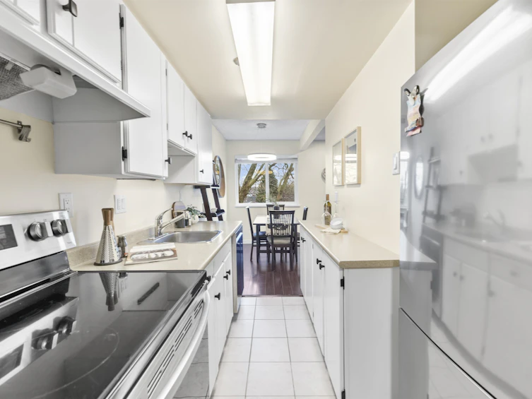 225-2910 E Pender Street, Vancouver, BC, V5K 2C3 - 11