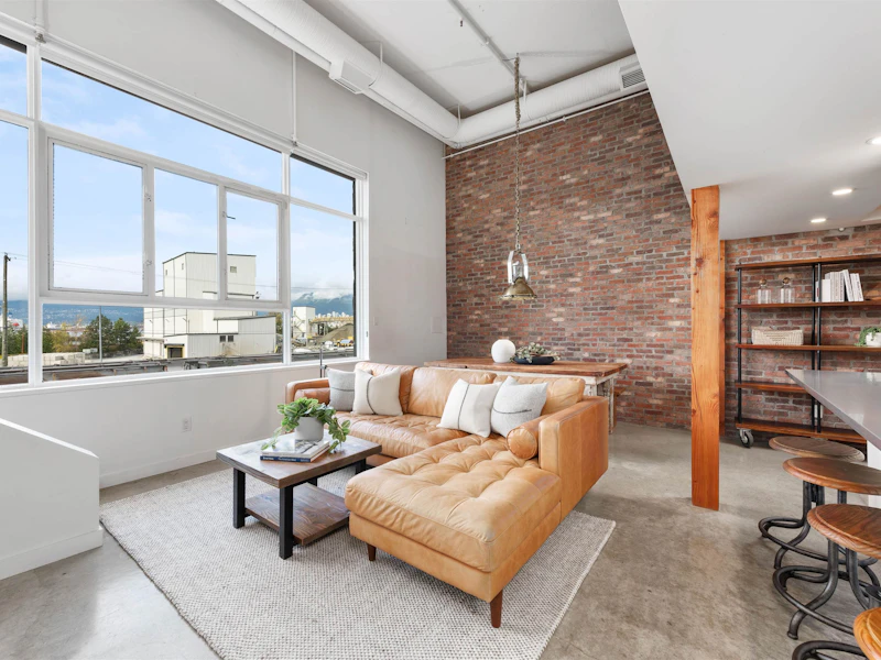 204 - 2001 Wall Street, Vancouver BC V5L 5E4