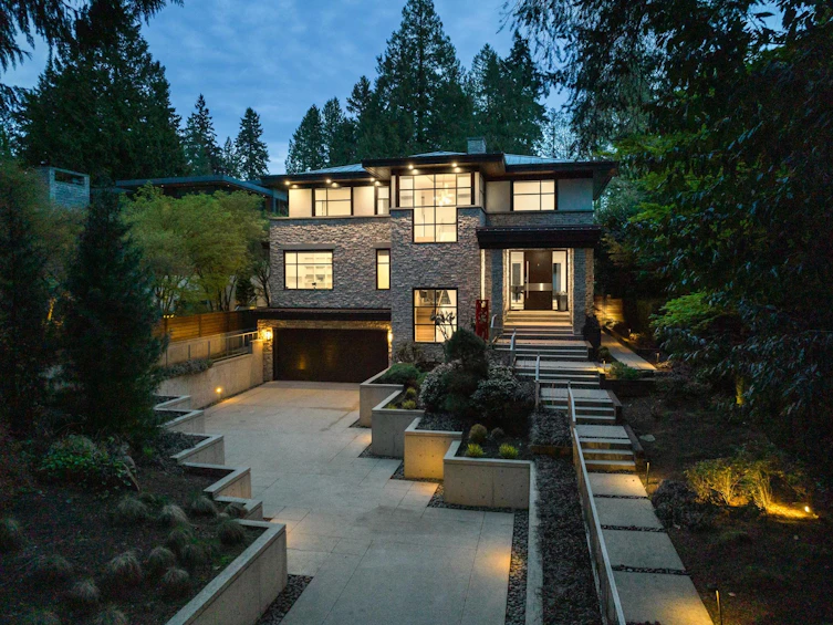 6350 Macdonald Street, Vancouver, BC, V6N 1E6