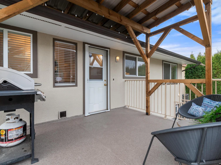 9490 Tupper Street, Chilliwack, BC, V2P 4G4 - 9