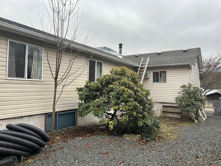 31229 Douglas Street, Hope, BC, V0K 2S0 - 2