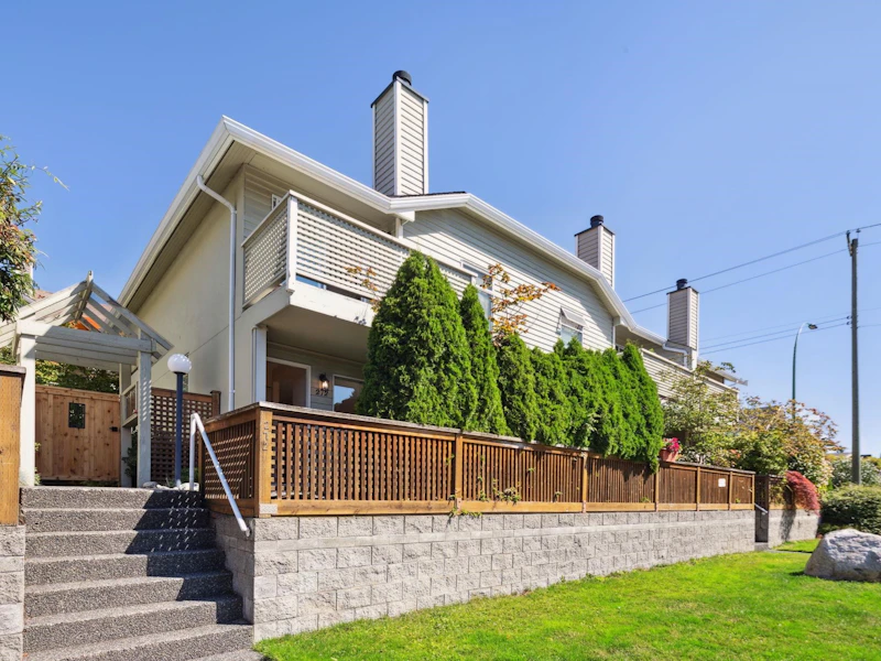 272 E 4th Street, North Vancouver BC V7L 1H9