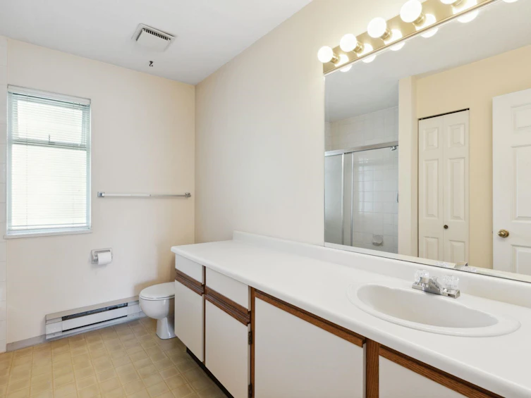 272 E 4th Street, North Vancouver, BC, V7L 1H9 - 27
