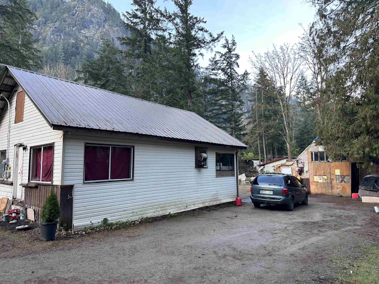 63575 Old Yale Road, Hope, BC, V0X 1L2 - 3