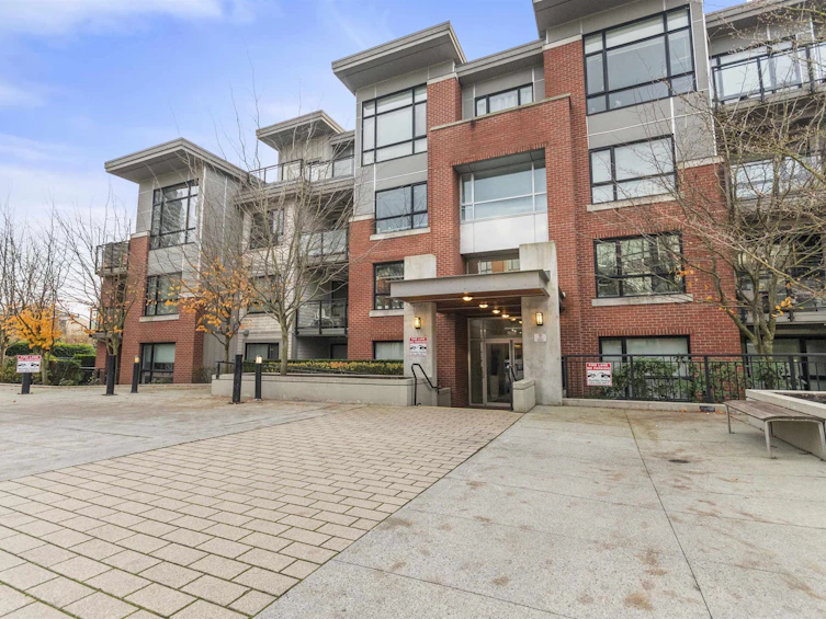 323-7058 14th Avenue, Burnaby, BC, V3N 0E6 - 3