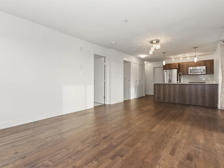 323-7058 14th Avenue, Burnaby, BC, V3N 0E6 - 7