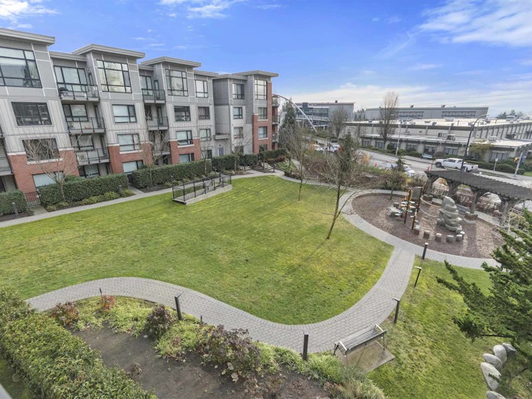 323-7058 14th Avenue, Burnaby, BC, V3N 0E6 - 11