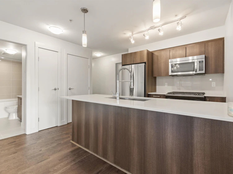 323-7058 14th Avenue, Burnaby, BC, V3N 0E6 - 13