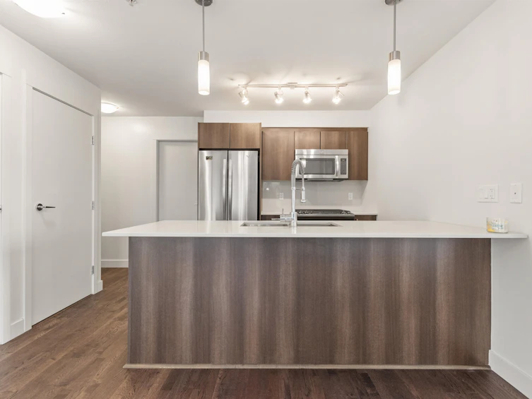 323-7058 14th Avenue, Burnaby, BC, V3N 0E6 - 14