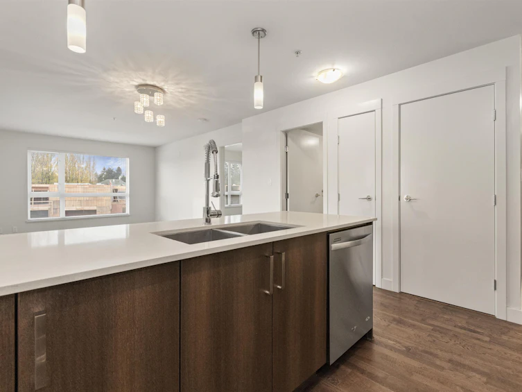 323-7058 14th Avenue, Burnaby, BC, V3N 0E6 - 16