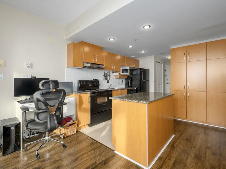 509-9298 University Crescent, Burnaby, BC, V5A 4X8 - 10