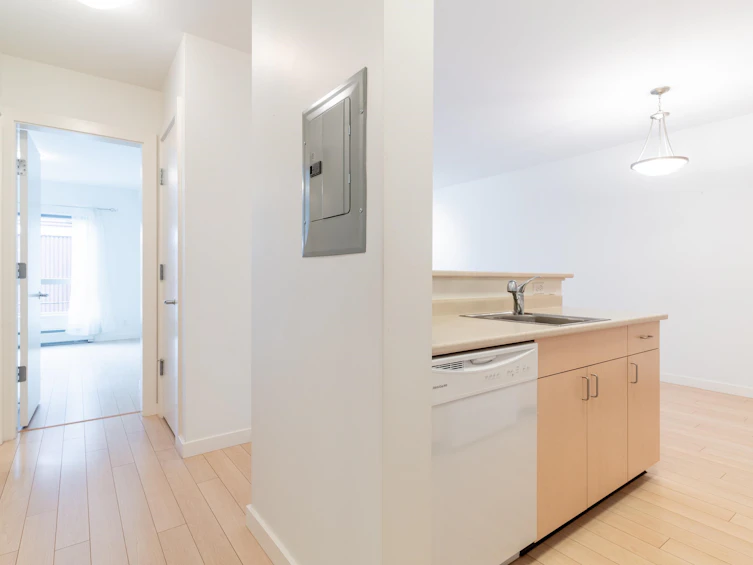 201-1033 St. Georges Avenue, North Vancouver, BC, V7L 3H5 - 13