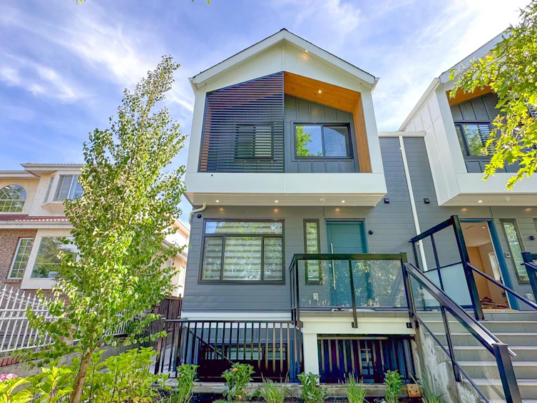 2344 E 40th Avenue, Vancouver, BC, V5R 2V7 - 2