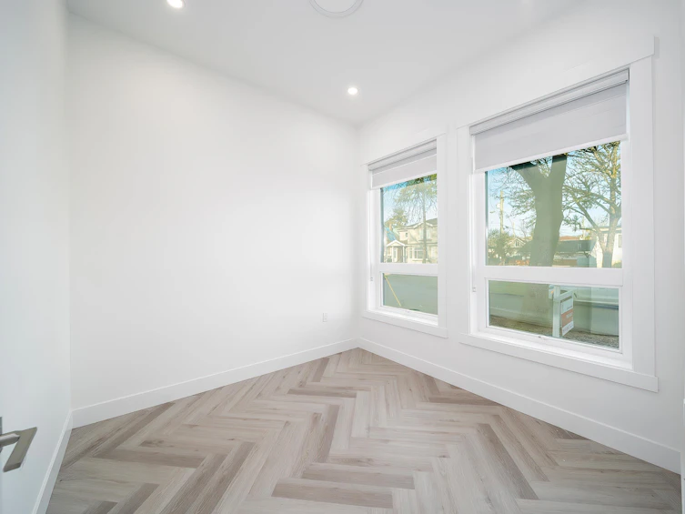 1260 E 54th Avenue, Vancouver, BC, V5X 1L9 - 2