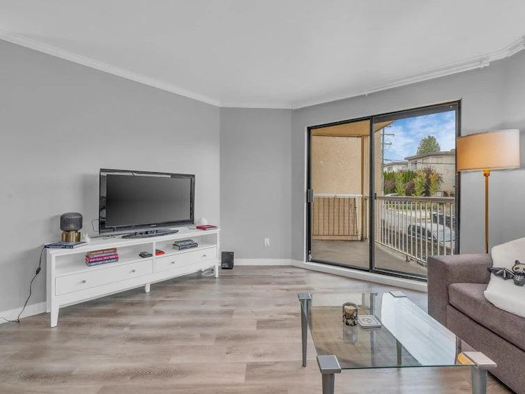 204-975 E Broadway, Vancouver, BC, V5T 1Y3 - 3