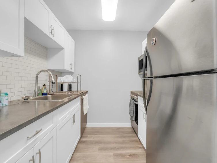 204-975 E Broadway, Vancouver, BC, V5T 1Y3 - 9