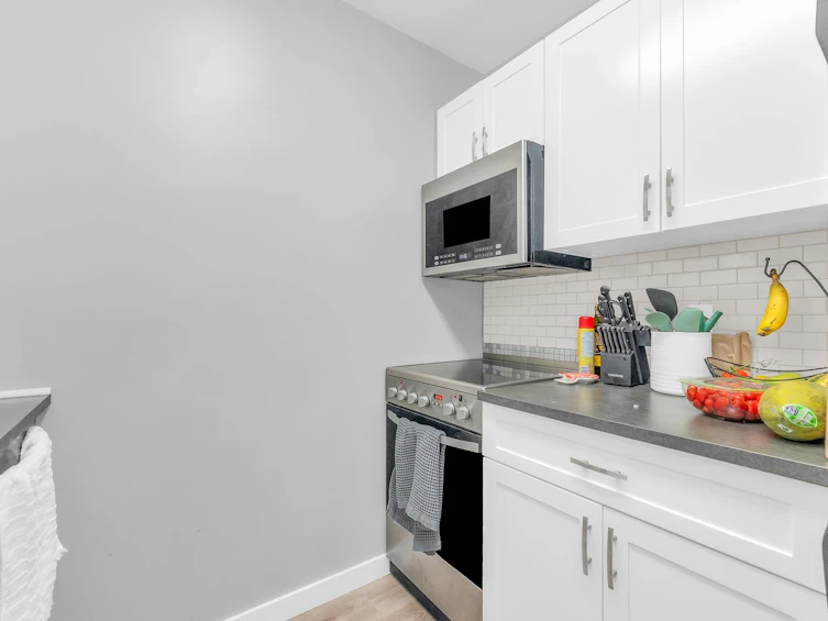 204-975 E Broadway, Vancouver, BC, V5T 1Y3 - 11
