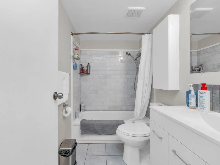204-975 E Broadway, Vancouver, BC, V5T 1Y3 - 17