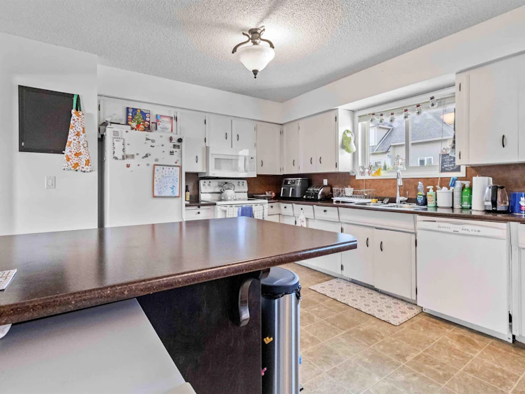 8482 Hilton Drive, Chilliwack, BC, V2P 4Y1 - 9