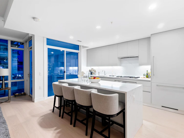 206-1331 Marine Drive, West Vancouver, BC, V7T 1B6 - 2
