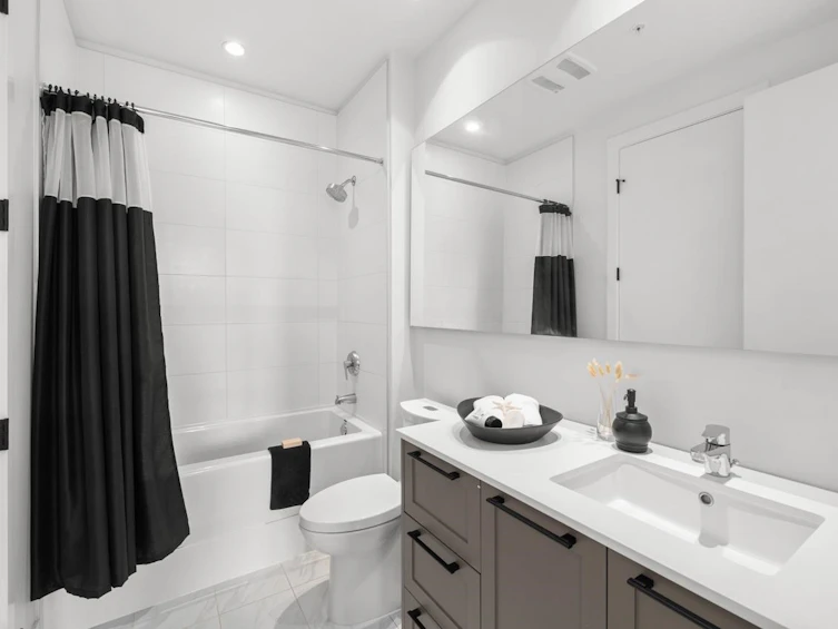305-13929 105 Boulevard, Surrey, BC, V3T 0R5 - 13