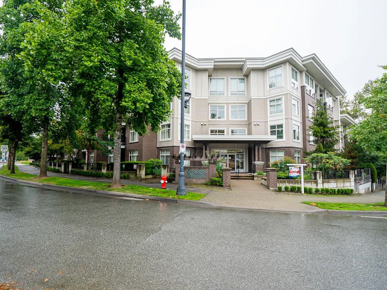 207-13555 Gateway Drive, Surrey, BC, V3T 0B5 - 4