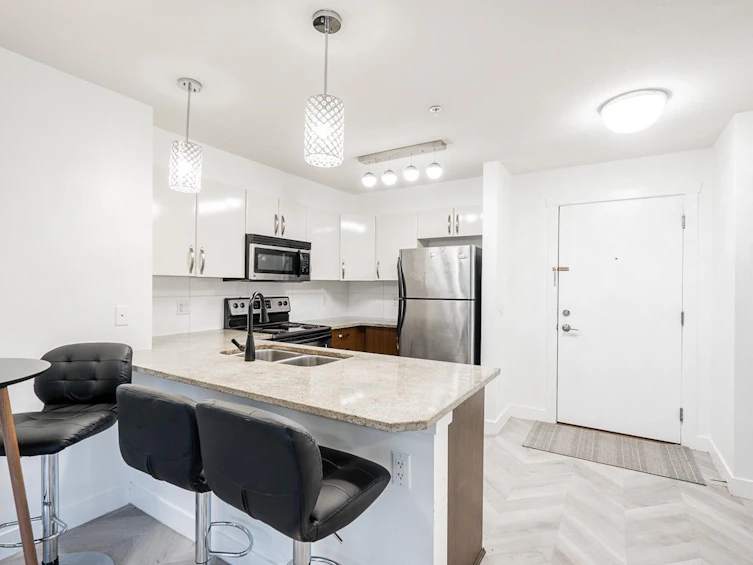 207-13555 Gateway Drive, Surrey, BC, V3T 0B5 - 14