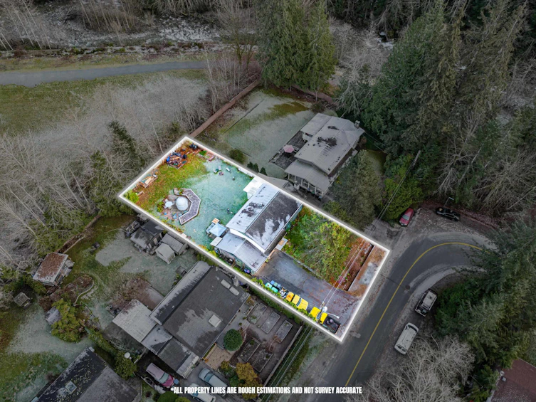 2035 Spruce Drive, Squamish, BC, V8B 0W8 - 2