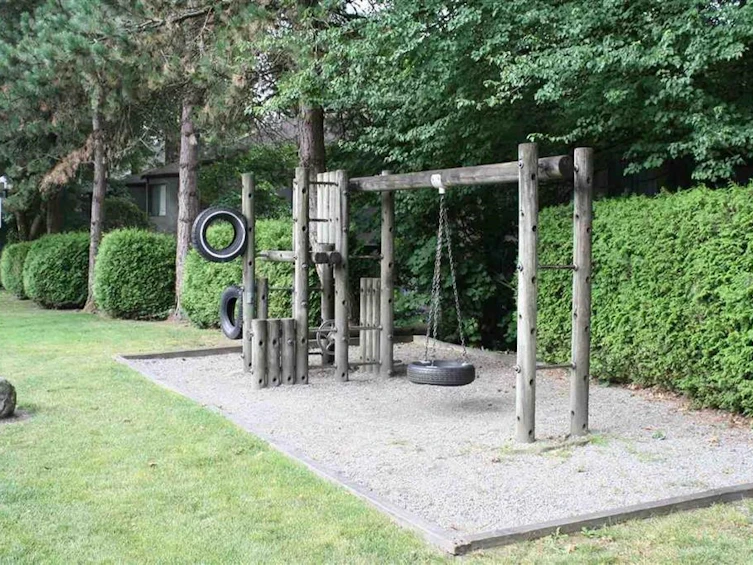 8574 Woodgrove Place, Burnaby, BC, V5A 4B1 - 39
