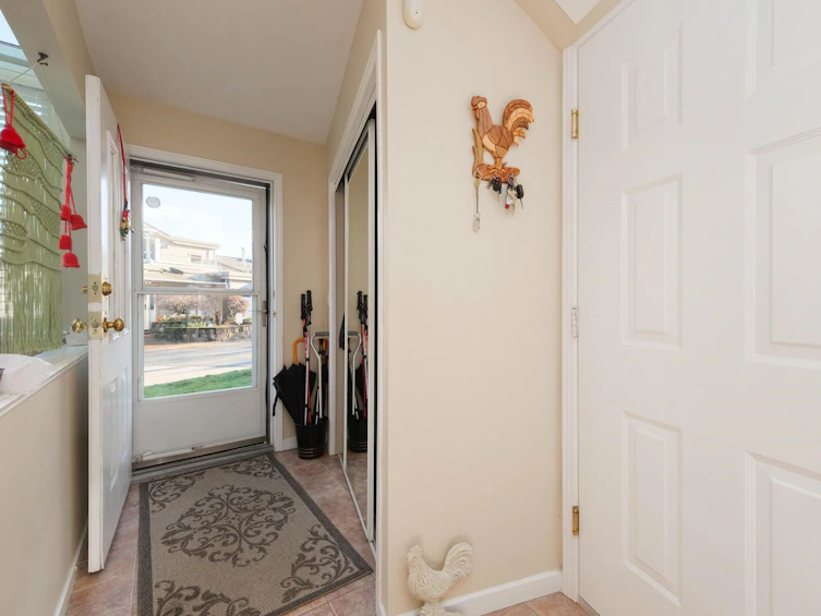 10-323 Governors Court, New Westminster, BC, V3L 5S6 - 2