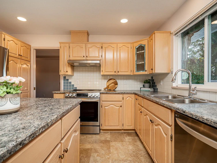 19036 62 Avenue, Surrey, BC, V3S 8H7 - 11